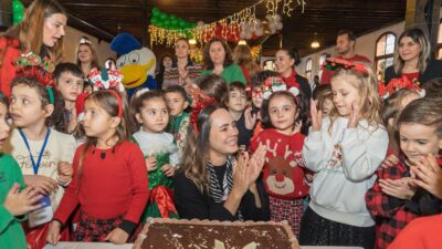 Yuvamız İzmirli minikler, Tarihi Havagazı Fabrikası'nda düzenlenen sürpriz partide yeni