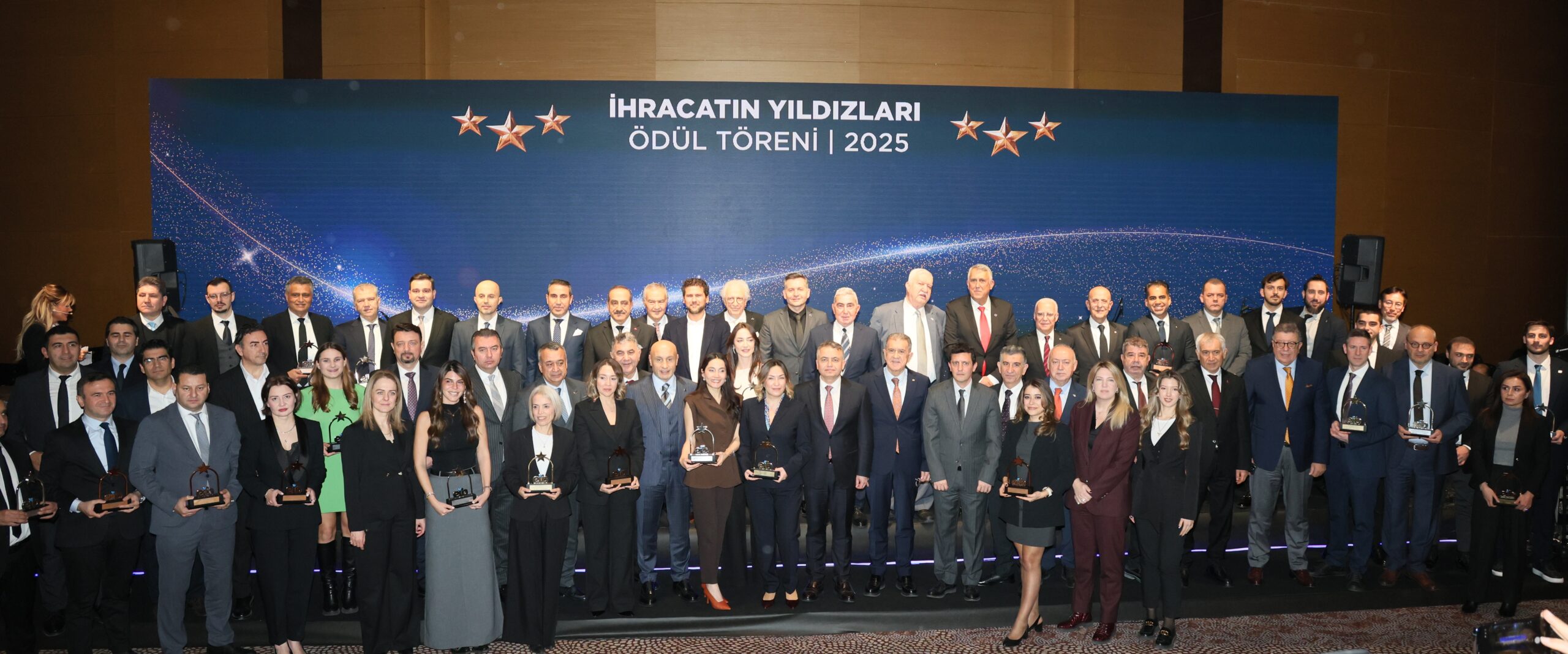 2025'in ihracat şampiyonları EİB gecesinde ödüllendirildi. Bölge ihracatı 18,5 milyar