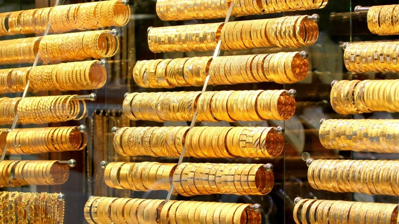 Altın 2025'te 4.531 dolarla rekor kırdı! Yüzde 74'lük dev artışın