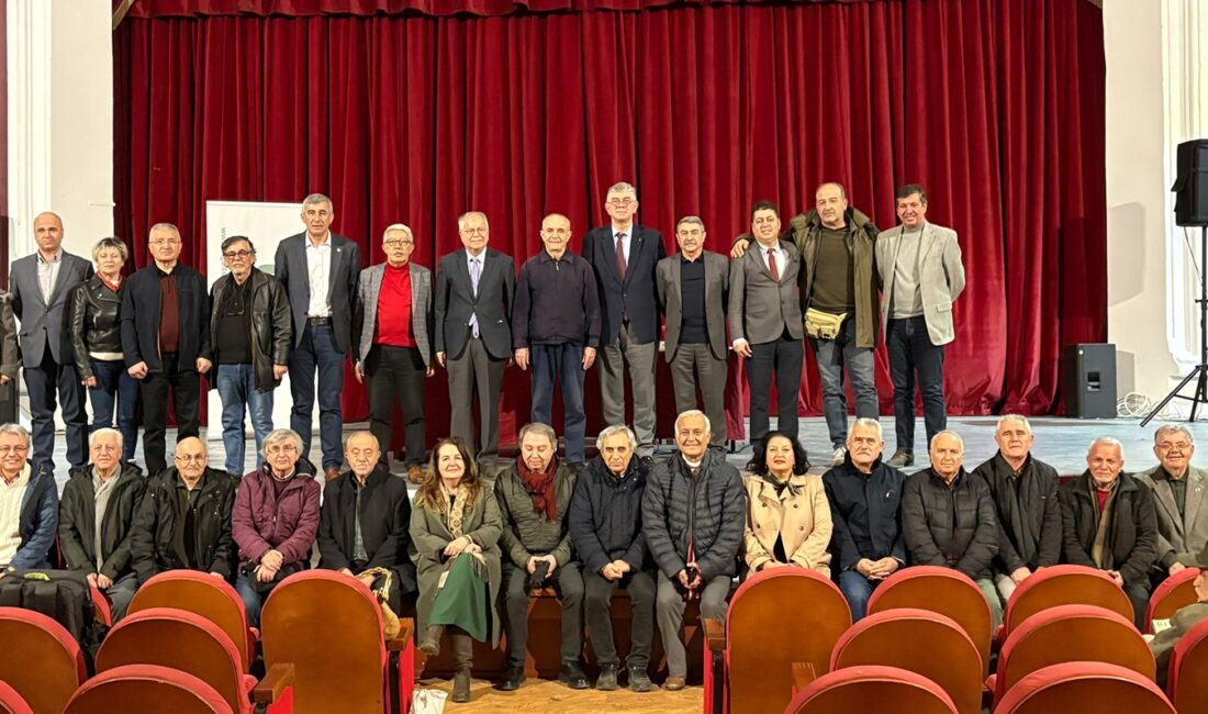 İzmir'de düzenlenen panelde, 24 Ocak kararları ve ekolojik yıkımların Türkiye