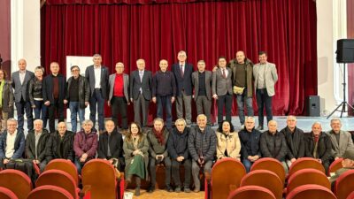 İzmir'de düzenlenen panelde, 24 Ocak kararları ve ekolojik yıkımların Türkiye