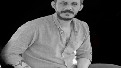 Bayraklı motosiklet kazası can aldı. Belediyeye ait otobüsü sollamak isteyen