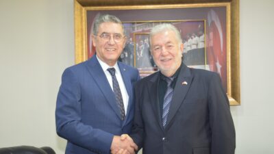 İzmir esnaf buluşmasında Hasan Basri Bostancı’dan Yalçın Ata’ya açık destek