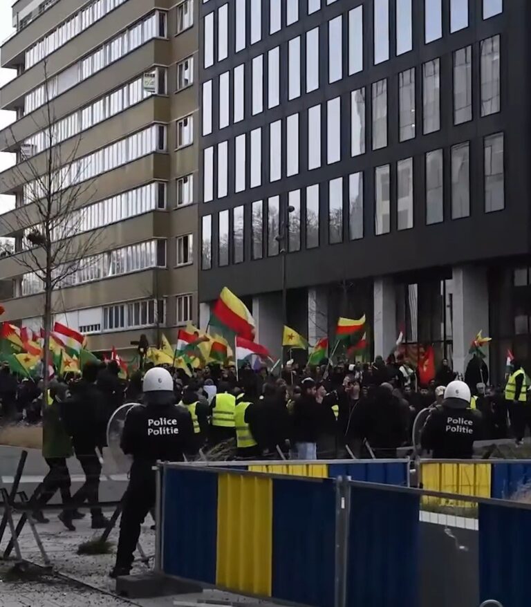 Brüksel’de YPG SDG PKK gösterisi dağıtıldı