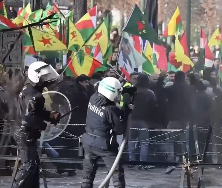 Brüksel’de YPG/SDG/PKK gösterisi dağıtıldı: Polis sert müdahale etti Brüksel’de YPG/SDG/PKK yandaşlarının izinsiz gösterisine polis müdahale etti. AP ve