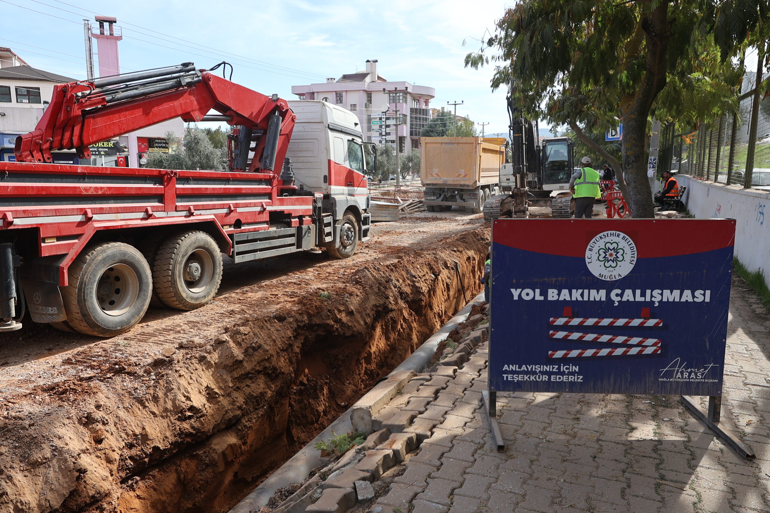 Muğla Büyükşehir, Menteşe'de 502 milyon TL'lik dev yol yatırımını sürdürüyor.