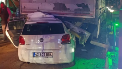 Turgutlu kaza: Otomobil önce yayaya ardından TIR'a çarptı, 3 yaralı