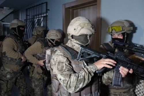 İzmir dev operasyonla sarsıldı. 1.250 adrese eş zamanlı baskın, yaklaşık