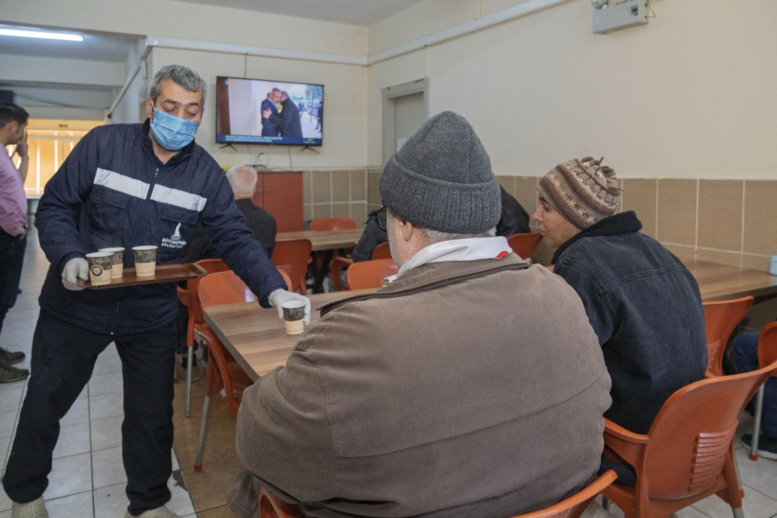 İzmir evsiz barınma merkezi kapılarını açtı