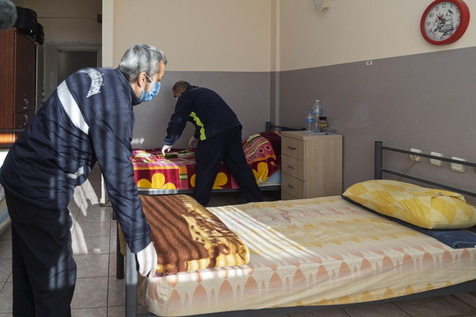 İzmir evsiz barınma merkezi kış mesaisine başladı! Sokakta kalanlara 24
