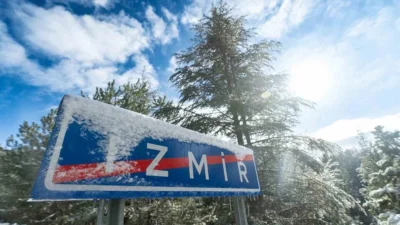 İzmir kar yağışına teslim! Ödemiş, Tire ve Kemalpaşa'da yollar kapandı,
