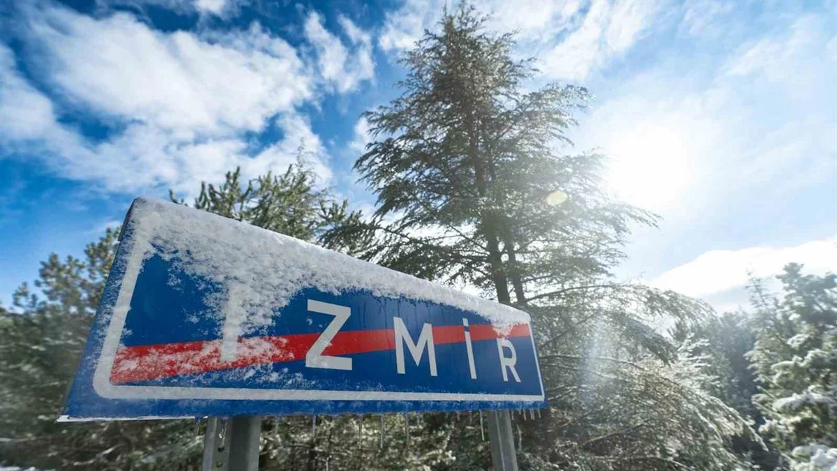 İzmir kar yağışına teslim! Ödemiş, Tire ve Kemalpaşa'da yollar kapandı,
