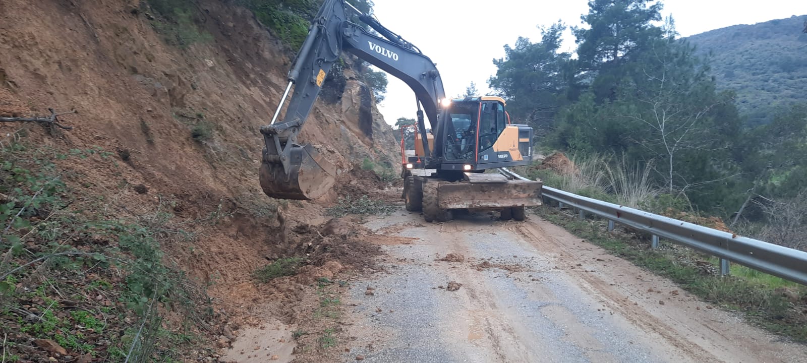 İzmir sağanak yağışa teslim