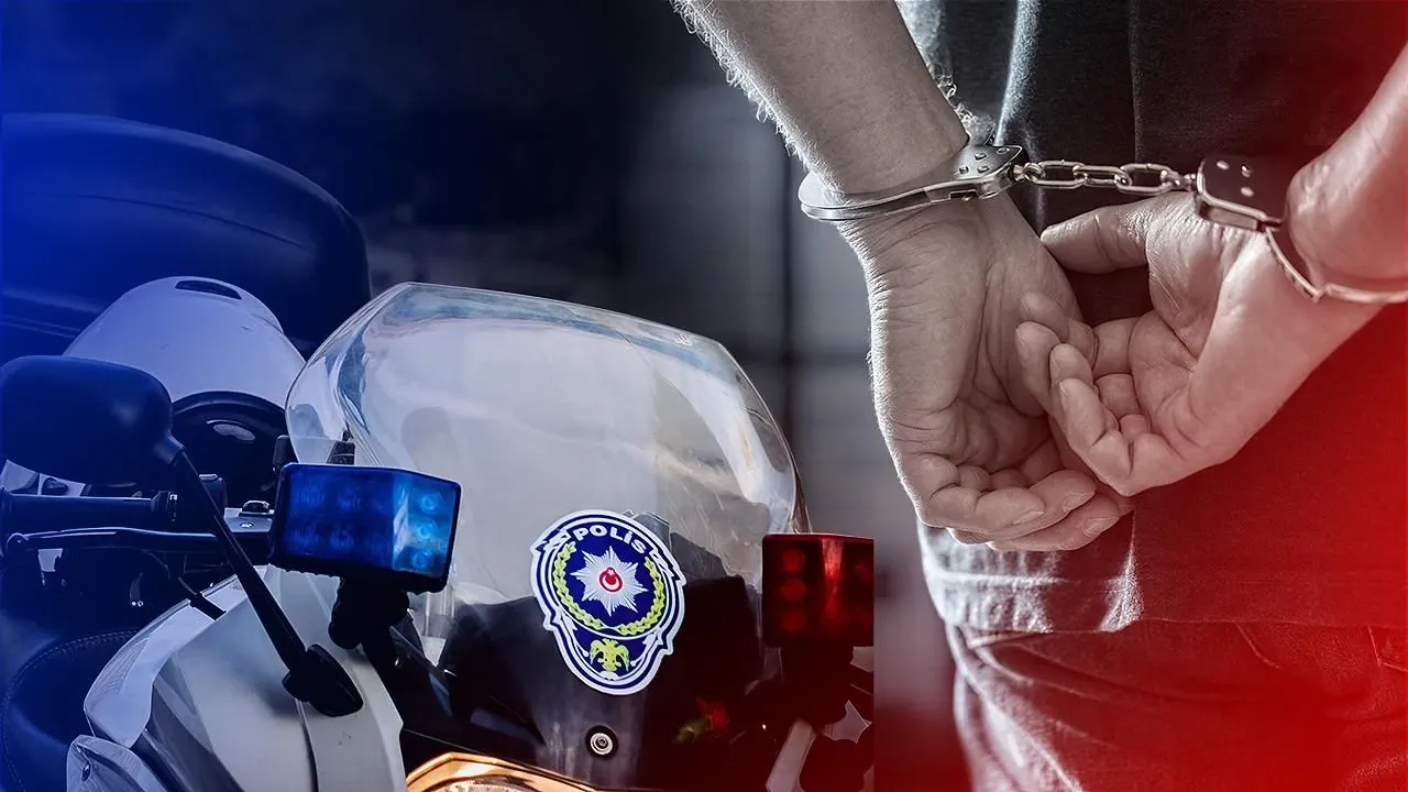 İzmir silah kaçakçılığı operasyonunda yüzlerce ruhsatsız silah ele geçirildi. 14