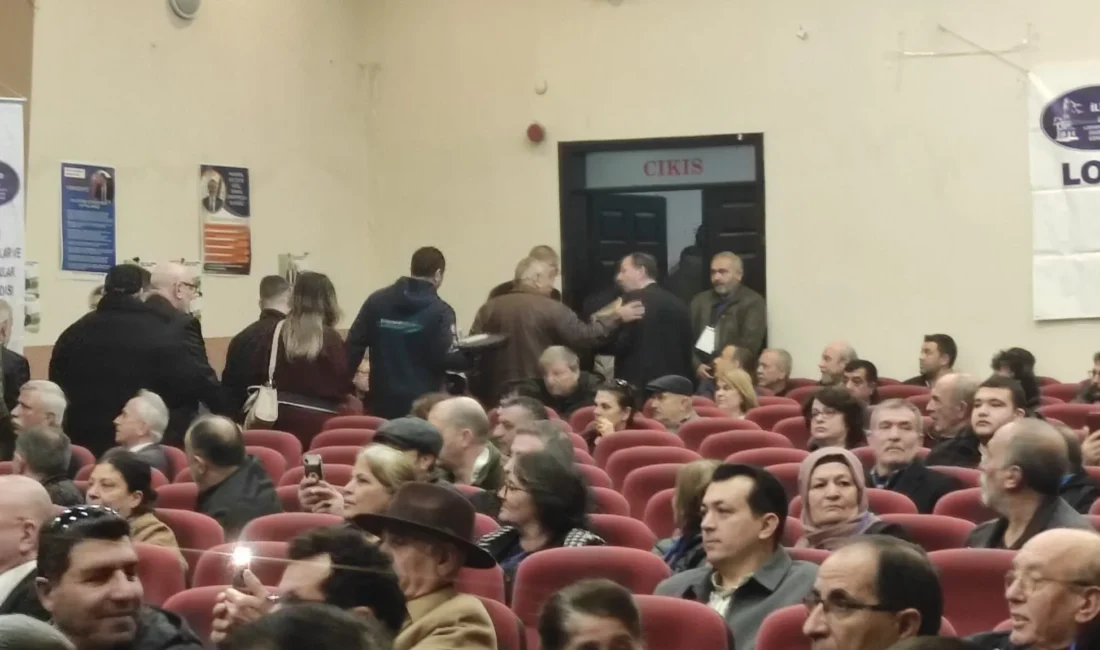 Lokantacılar Odası seçimi İzmir’de gerildi: Salon karıştı Lokantacılar Odası seçimi İzmir’de gergin geçti. Adaylar sert sözlerle birbirini