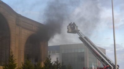 Menderes fabrika yangını OSB’de paniğe yol açtı. Yalıtım malzemesi üreten