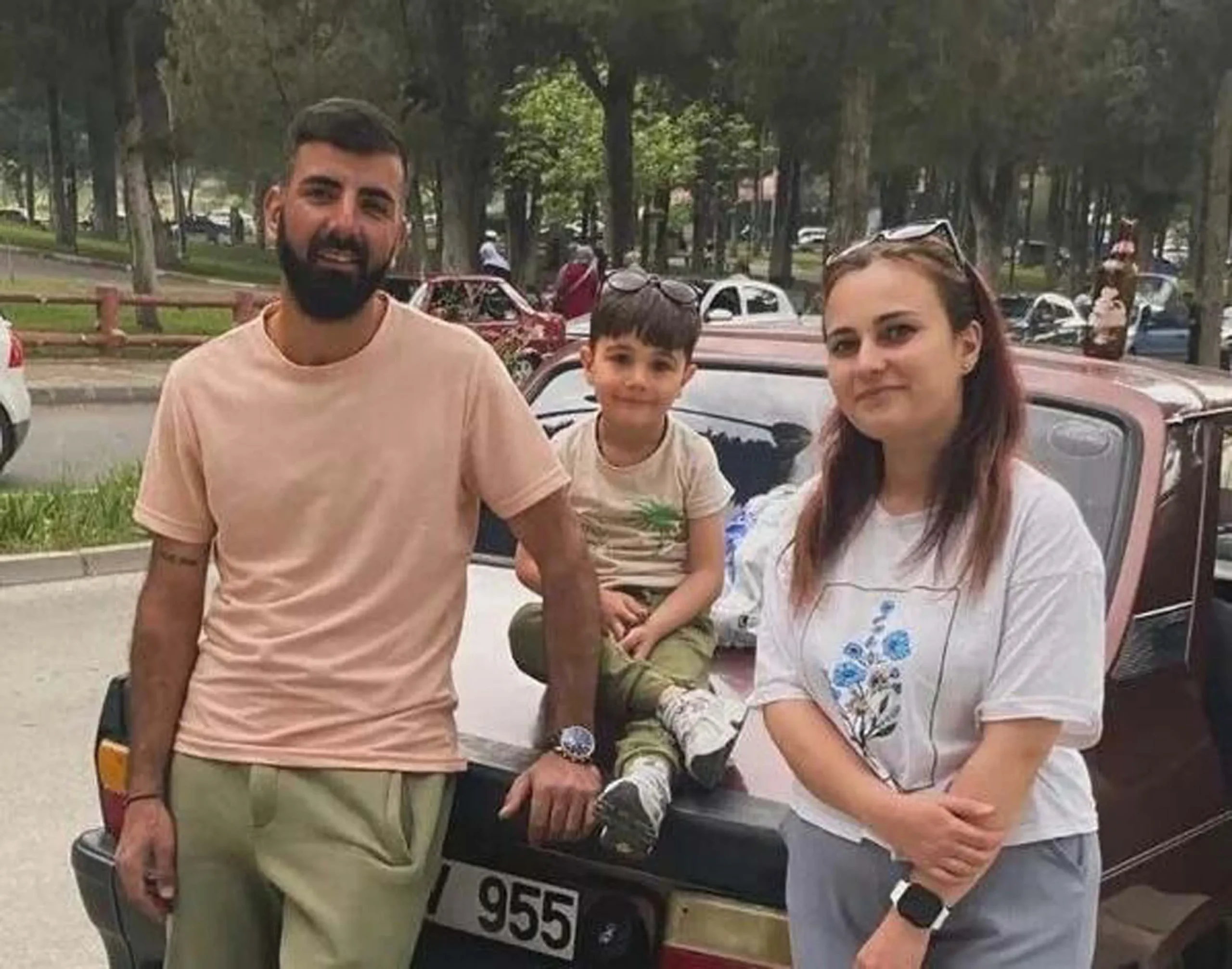 Sarıgöl trafik kazası kurbanları toprağa veriliyor! 30 yaşındaki baba ve