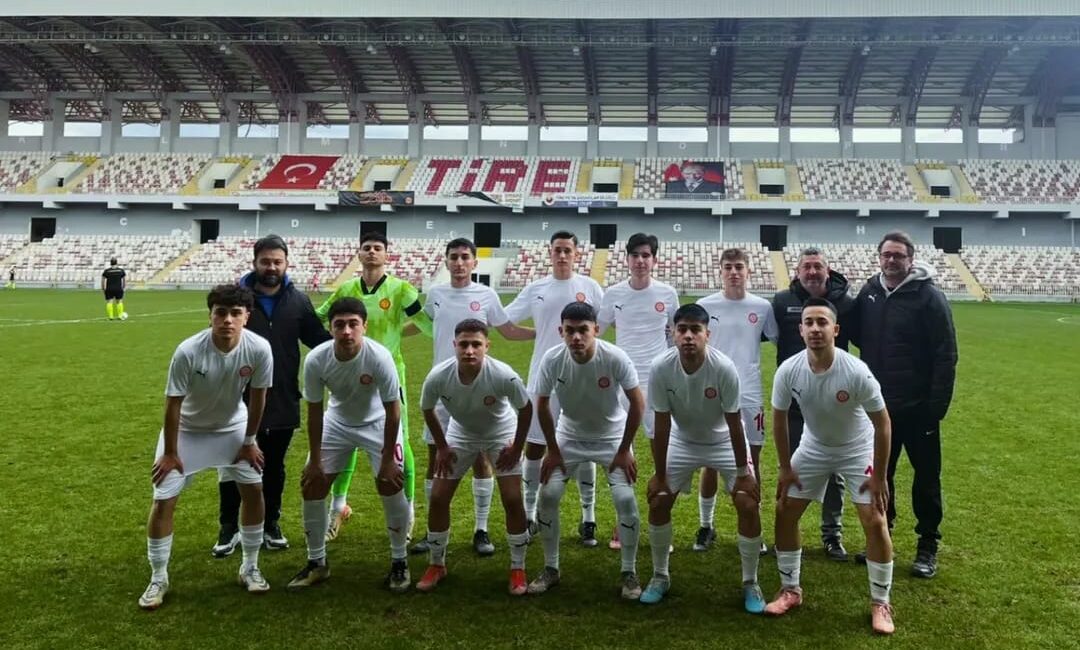 Tire Belediyespor U18 şampiyon: Namağlup Play-Off’a! Tire Belediyespor U18 takımı namağlup şampiyon! 1957 Menderes Spor'u 2-1
