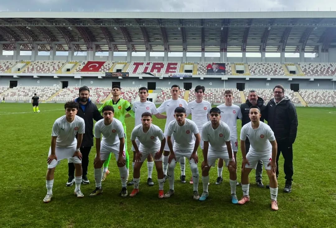 Tire Belediyespor U18 takımı namağlup şampiyon! 1957 Menderes Spor'u 2-1