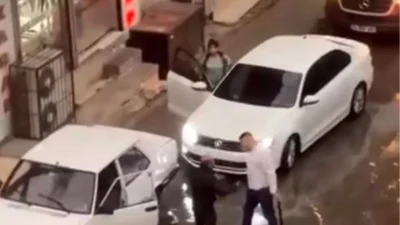 İzmir Karabağlar’da trafikte tartıştığı sürücüyü demir sopayla darp edip döner