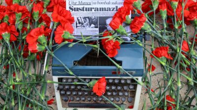 Karabağlar Belediyesi, katledilişinin 33. yılında gazeteci Uğur Mumcu'yu anma töreni