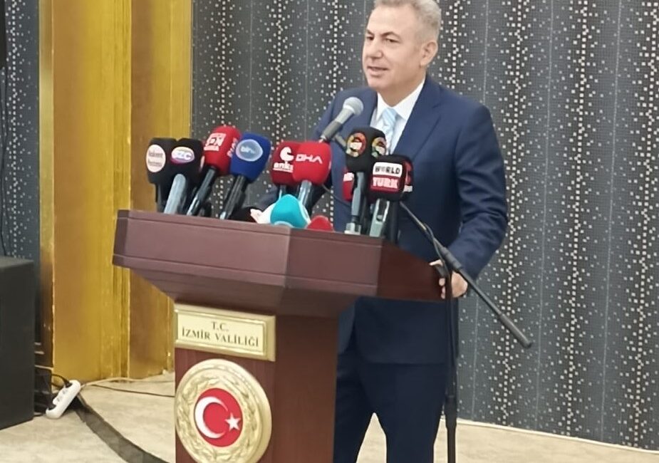 Vali Elban: Dijitalleşme gazeteciliği tehdit ediyor İzmir Valisi Süleyman Elban, 10 Ocak’ta gazetecilerle buluştu. Dijitalleşme ve