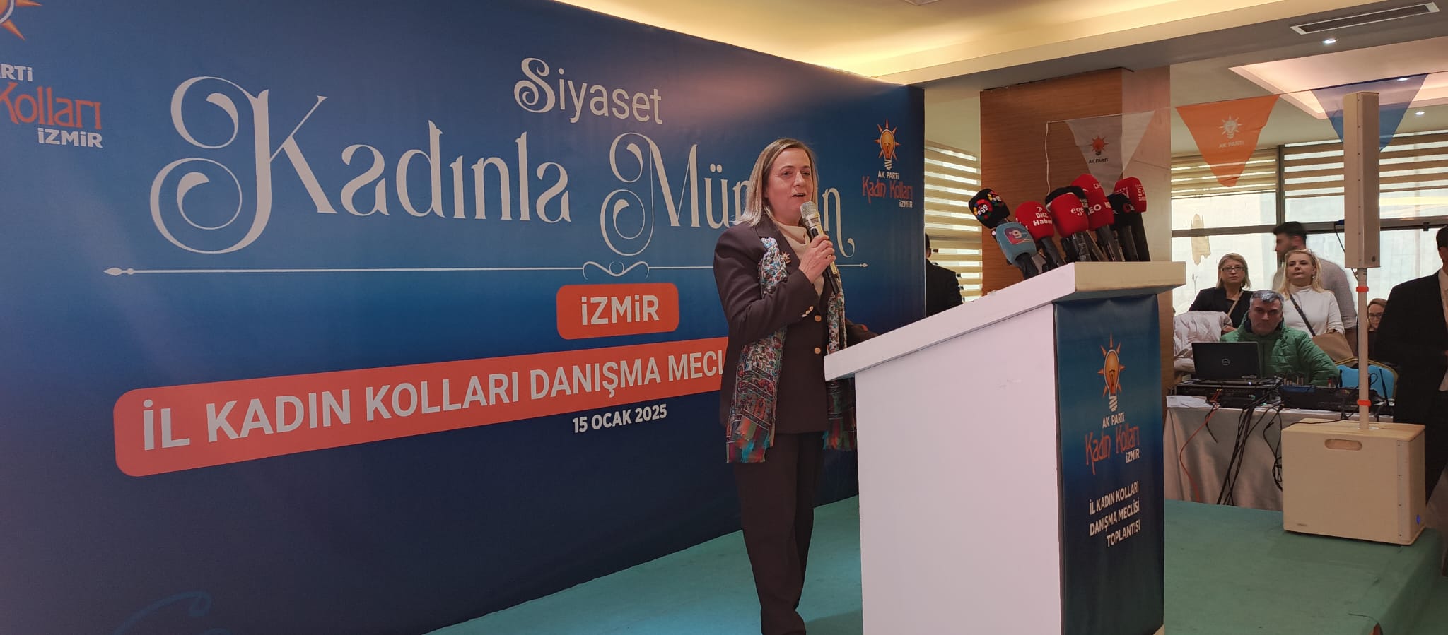 AK Parti İzmir İl Kadın Kolları Danışma Meclisi'nde kadınların siyasetteki