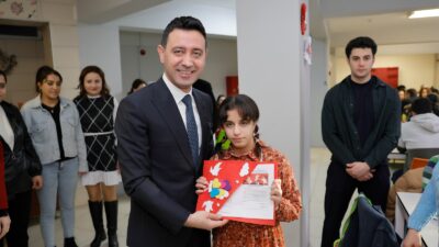 Bayraklı Belediyesi, "Sömestr Coşkusu 2026" ile çocuklara tiyatrodan 12D sinemaya
