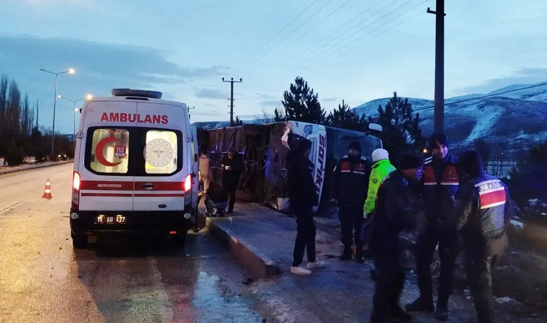 BURDUR’DA YOLCU OTOBÜSÜ DEVRİLDİ: 12 YARALI Burdur'un Söğüt beldesi yakınlarında devrilen yolcu otobüsünde 12 kişi yaralandı;