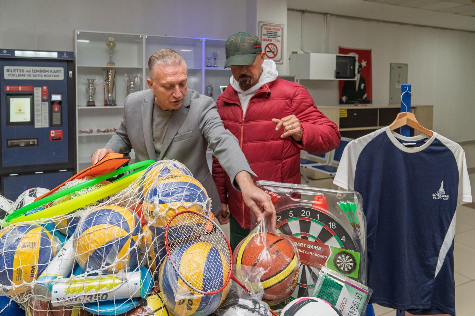 Başkan Cemil Tugay yönetimindeki İzmir, 2025'te sporda vites yükseltti. Okullara