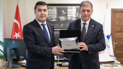 İzmir Belediye Başkanı Cemil Tugay, Kırgız heyetine Aytmatov Kütüphanesi müjdesi