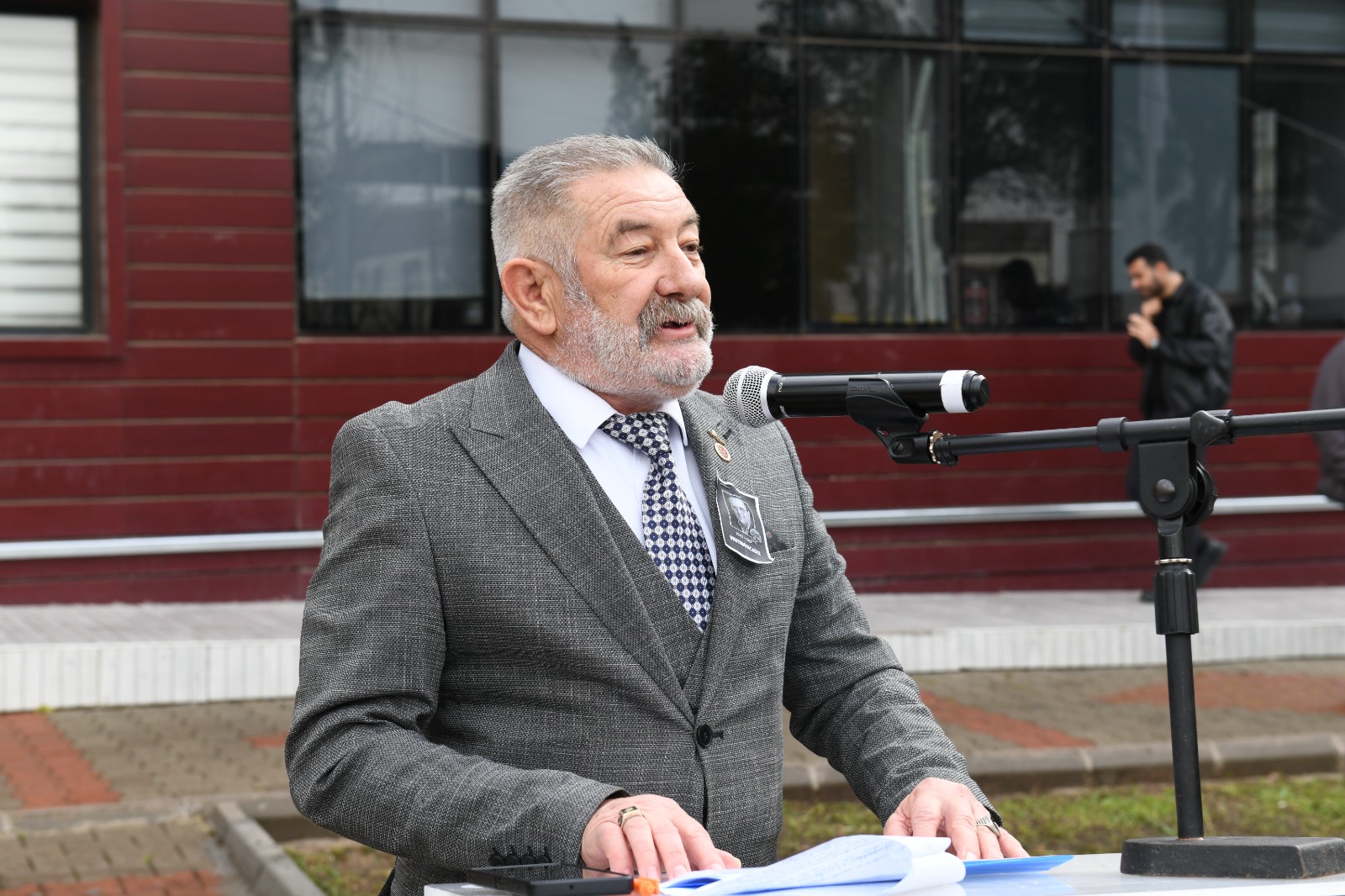 Çiğli Belediyesi, katledilişinin 33. yılında gazeteci Uğur Mumcu'yu şiirler ve