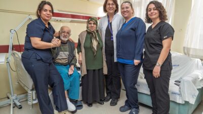 Eşrefpaşa Hastanesi’nde 90 gün süren tedaviyle ayağı kesilmekten kurtulan 83
