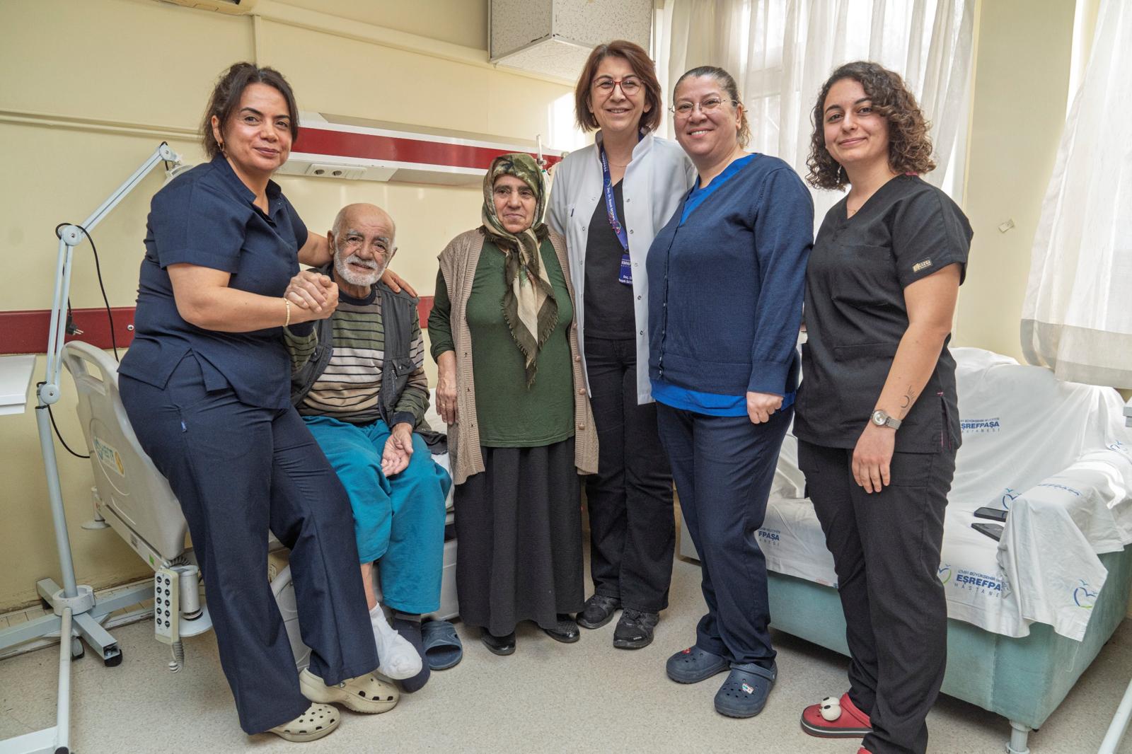 Eşrefpaşa Hastanesi’nde 90 gün süren tedaviyle ayağı kesilmekten kurtulan 83