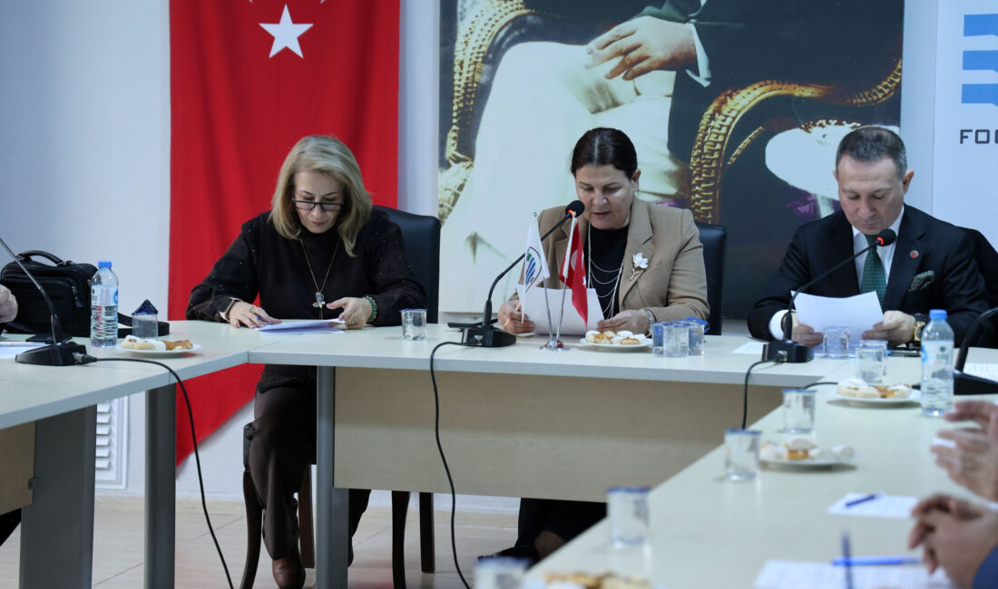 FOÇA’DA ELEKTRİK KRİZİNE OLAĞANÜSTÜ MECLİS HAMLESİ Foça Belediyesi, elektrik kesintilerine karşı olağanüstü toplandı; trafo alanları için