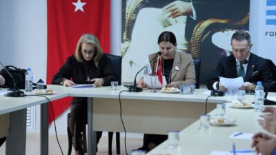 Foça Belediyesi, elektrik kesintilerine karşı olağanüstü toplandı; trafo alanları için