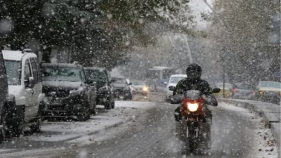 İstanbul Valiliği, kar yağışı ve %81'i aşan trafik yoğunluğu nedeniyle