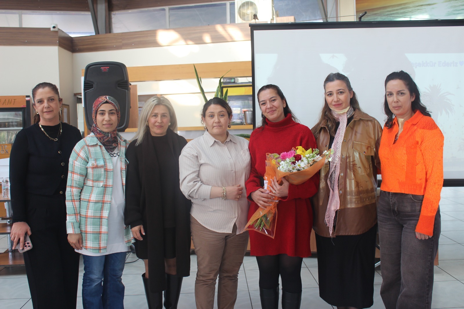 İzmir Büyükşehir Belediyesi okul aile birlikleriyle el ele vererek eğitimde