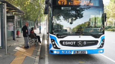 İzmir'in ödüllü "Duraktayım" uygulaması, görme ve bedensel engelli vatandaşların kimseye