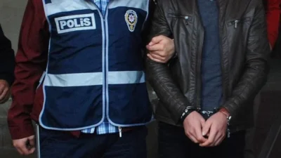 İzmir'de 12 adrese operasyon: 14 kadın kurtarıldı, 4 şüpheli tutuklandı.