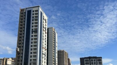 İzmir'de 6 bin 346 konutun inşaatı sürüyor. Cemil Tugay öncülüğünde