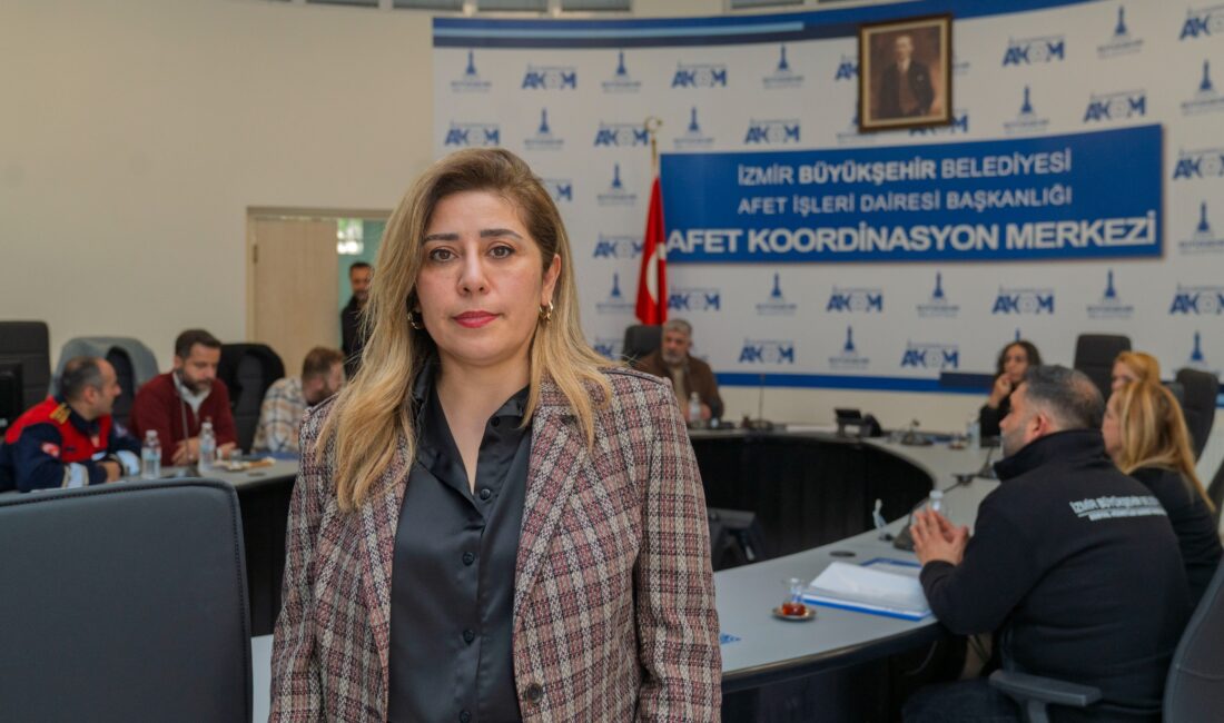 İzmir'de etkili olan şiddetli yağış sonrası AKOM koordinasyonunda 750 personel