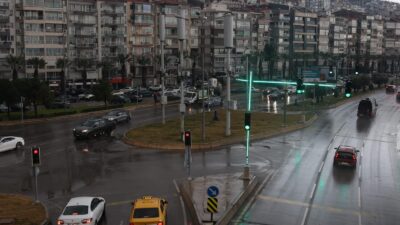İzmir'de etkili olan şiddetli sağanak sonrası İBB 1.321 personelle sahaya
