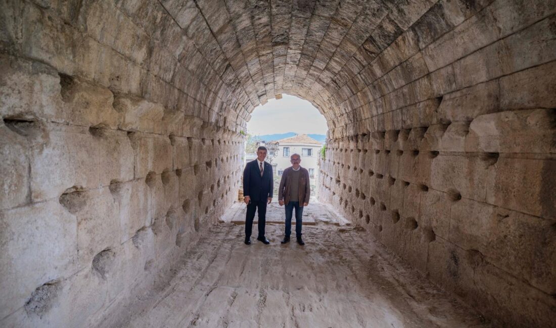 İzmir Büyükşehir Belediyesi, Smyrna Antik Tiyatrosu’na erişim sağlayacak yeni imar