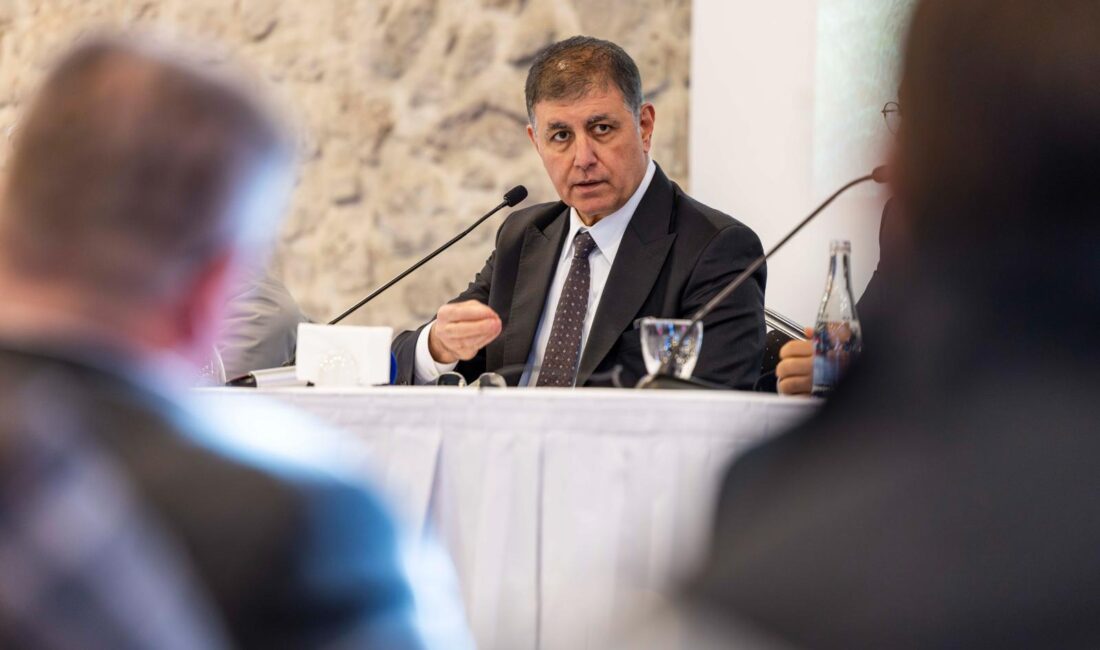 Başkan Tugay, İzmirli çiftçilerle buluşarak tarımda bilime dayalı yeni bir
