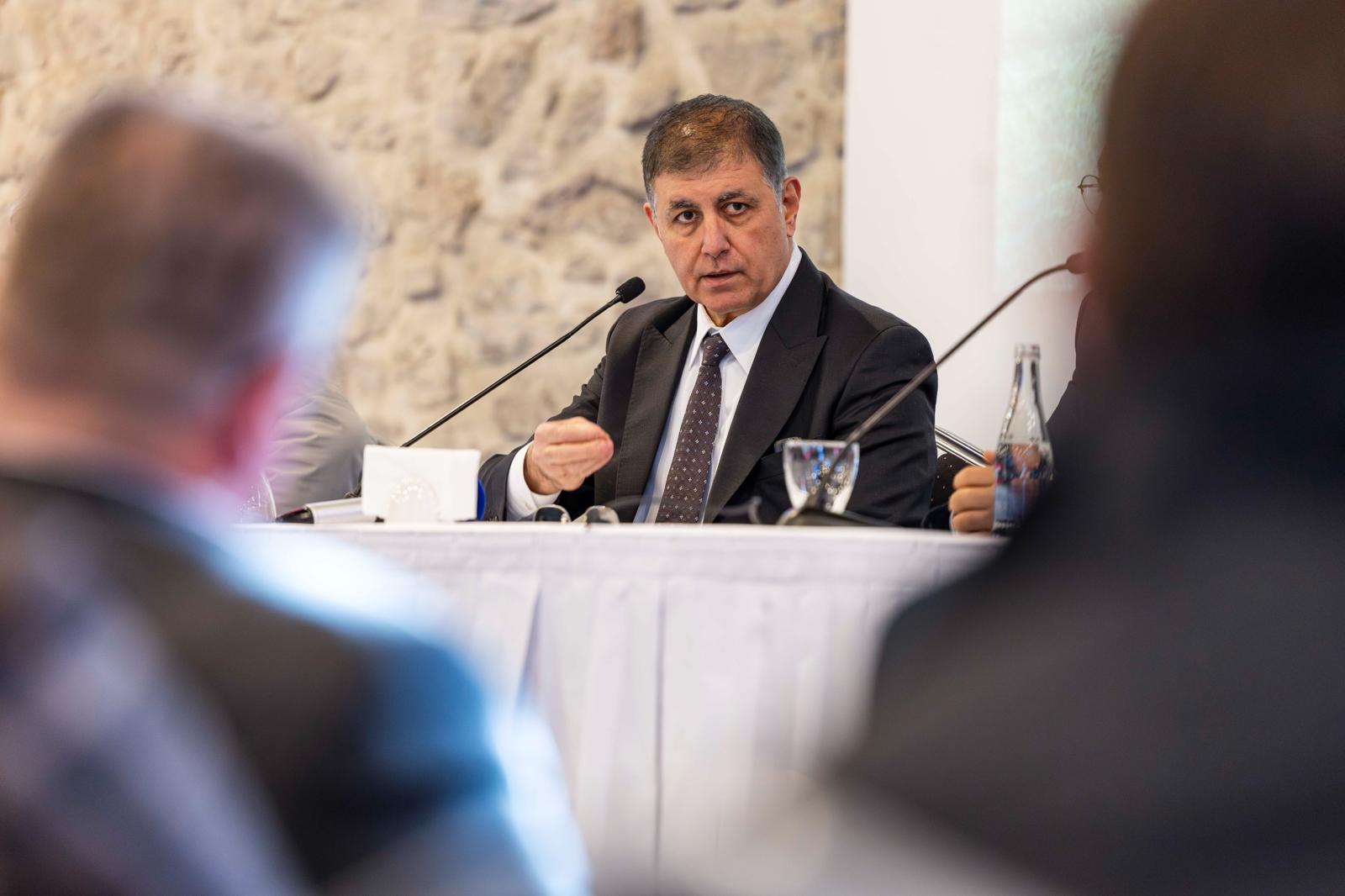 Başkan Tugay, İzmirli çiftçilerle buluşarak tarımda bilime dayalı yeni bir
