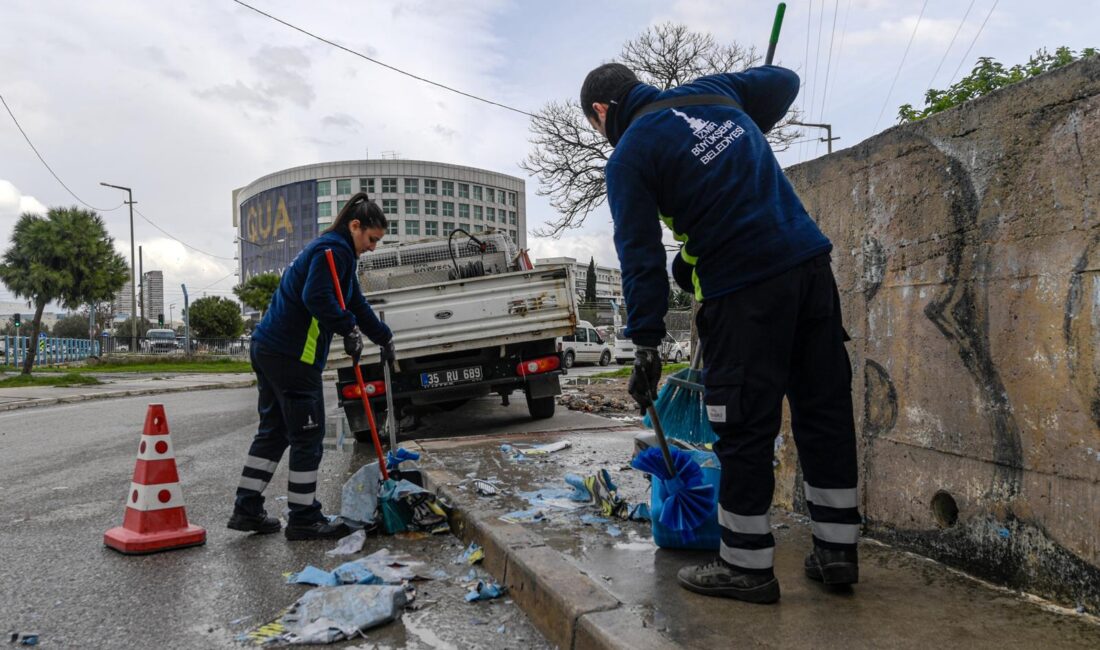 İzmir’de Kent Estetiği İçin Zabıtadan Afiş Operasyonu İzmir Büyükşehir Belediyesi, kent estetiğini bozan 54 bin 368 korsan