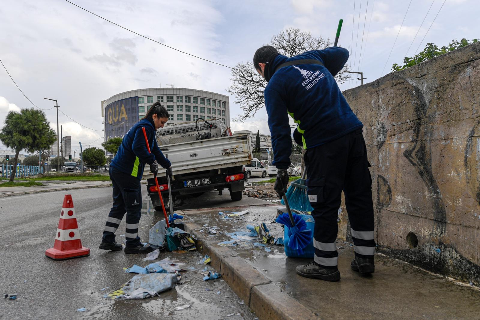 İzmir Büyükşehir Belediyesi, kent estetiğini bozan 54 bin 368 korsan