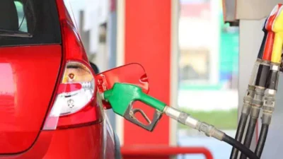 Motorine gelen 1,43 TL'lik zam bugünden itibaren pompaya yansıdı. İşte