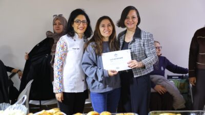 Karabağlar Belediyesi Mutfak Akademi’de pastacılık eğitimini tamamlayan 50 kadın mezun